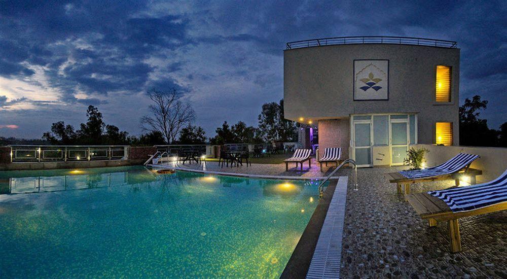 אגרה Hotel Atulyaa Taj מראה חיצוני תמונה