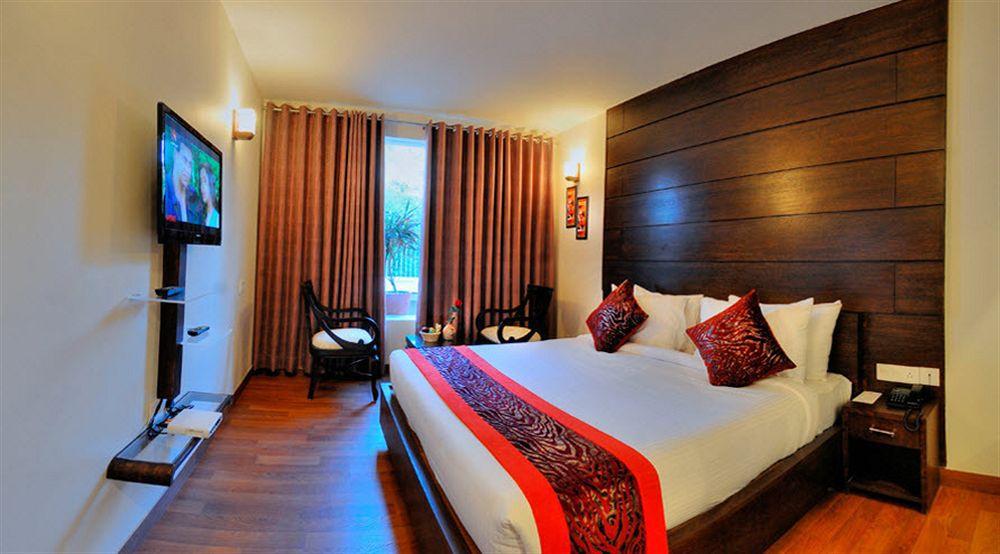 אגרה Hotel Atulyaa Taj מראה חיצוני תמונה