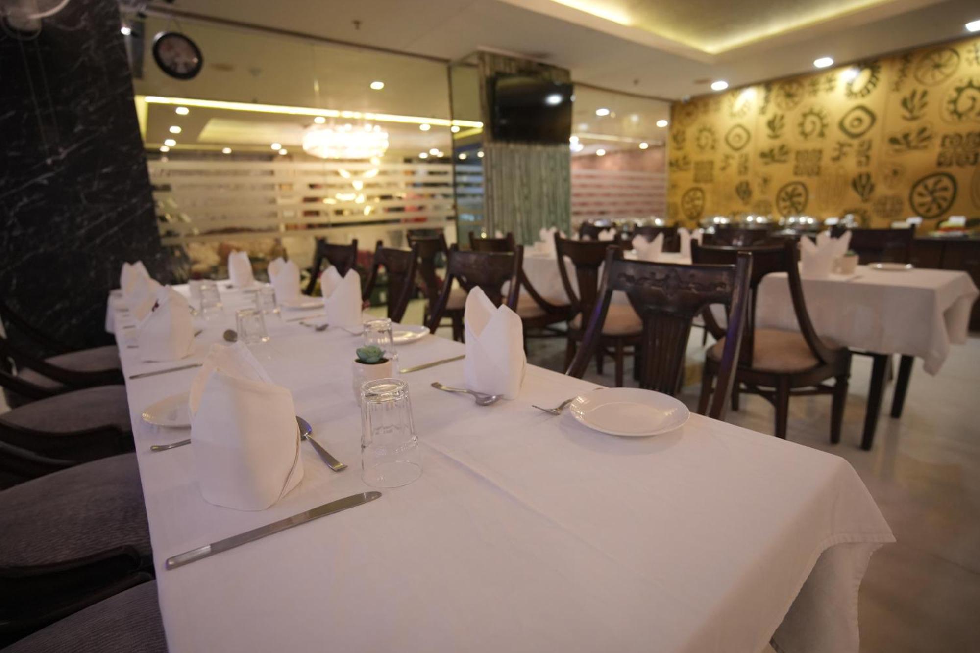 אגרה Hotel Atulyaa Taj מראה חיצוני תמונה