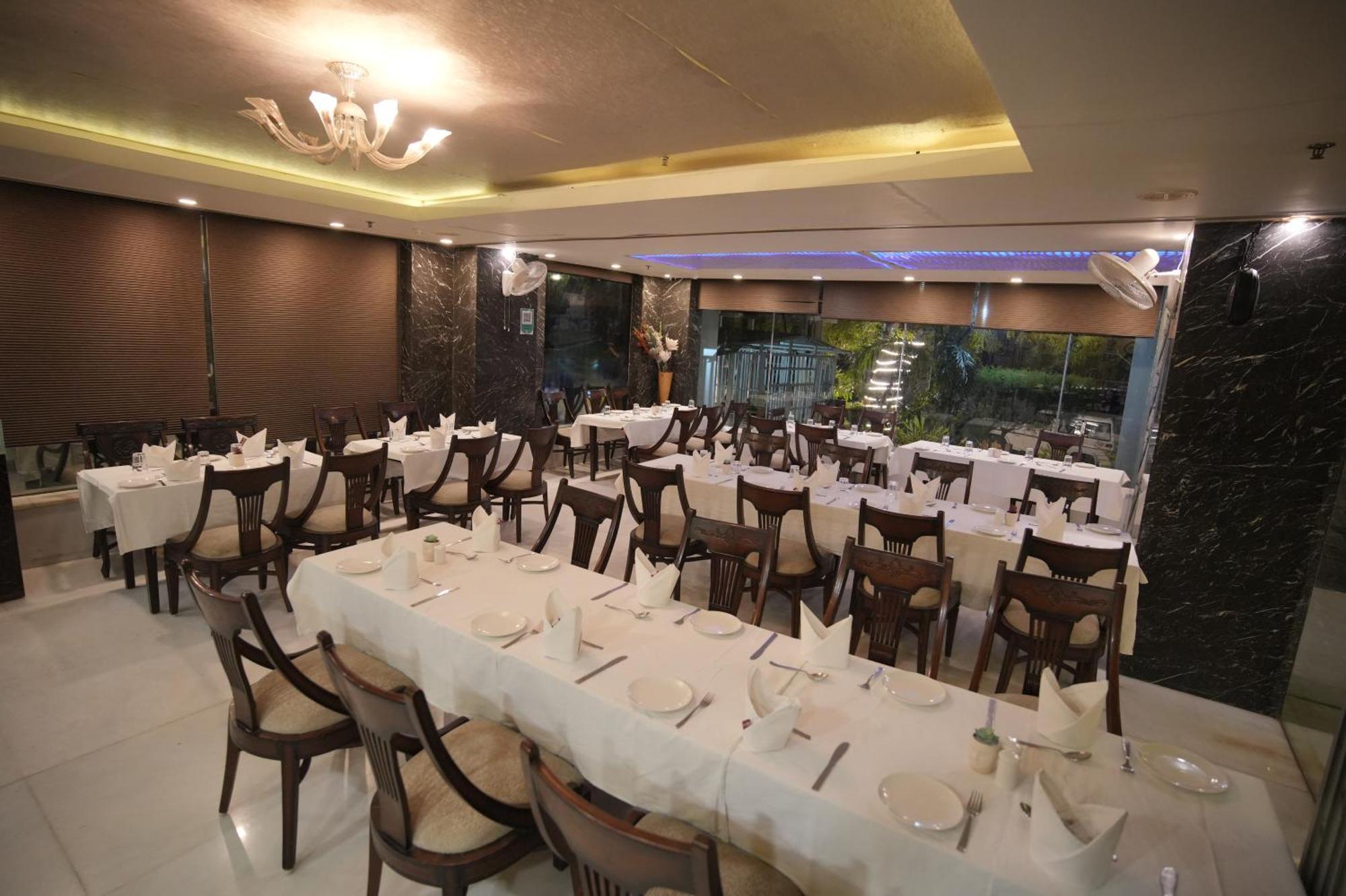 אגרה Hotel Atulyaa Taj מראה חיצוני תמונה