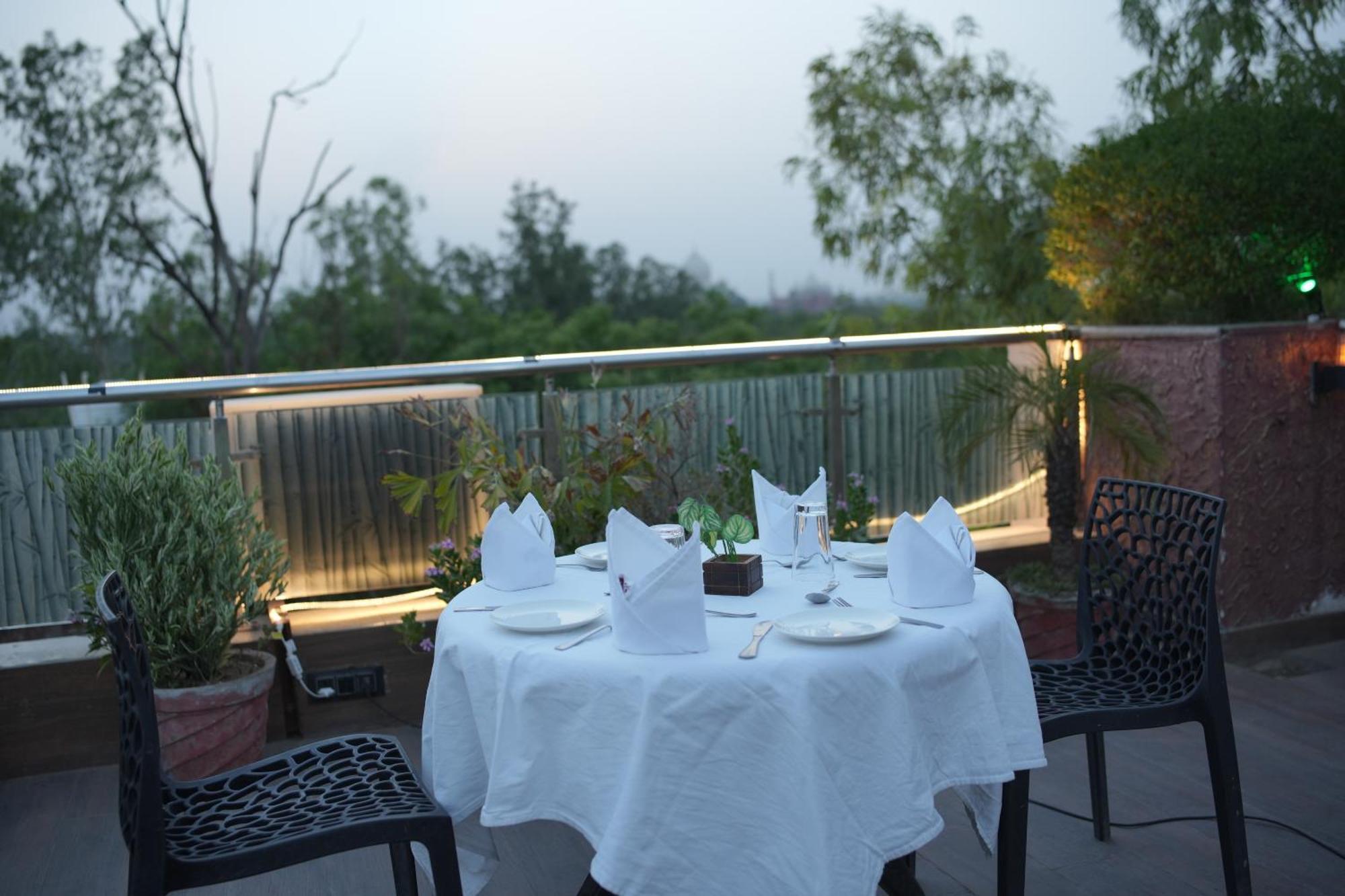 אגרה Hotel Atulyaa Taj מראה חיצוני תמונה