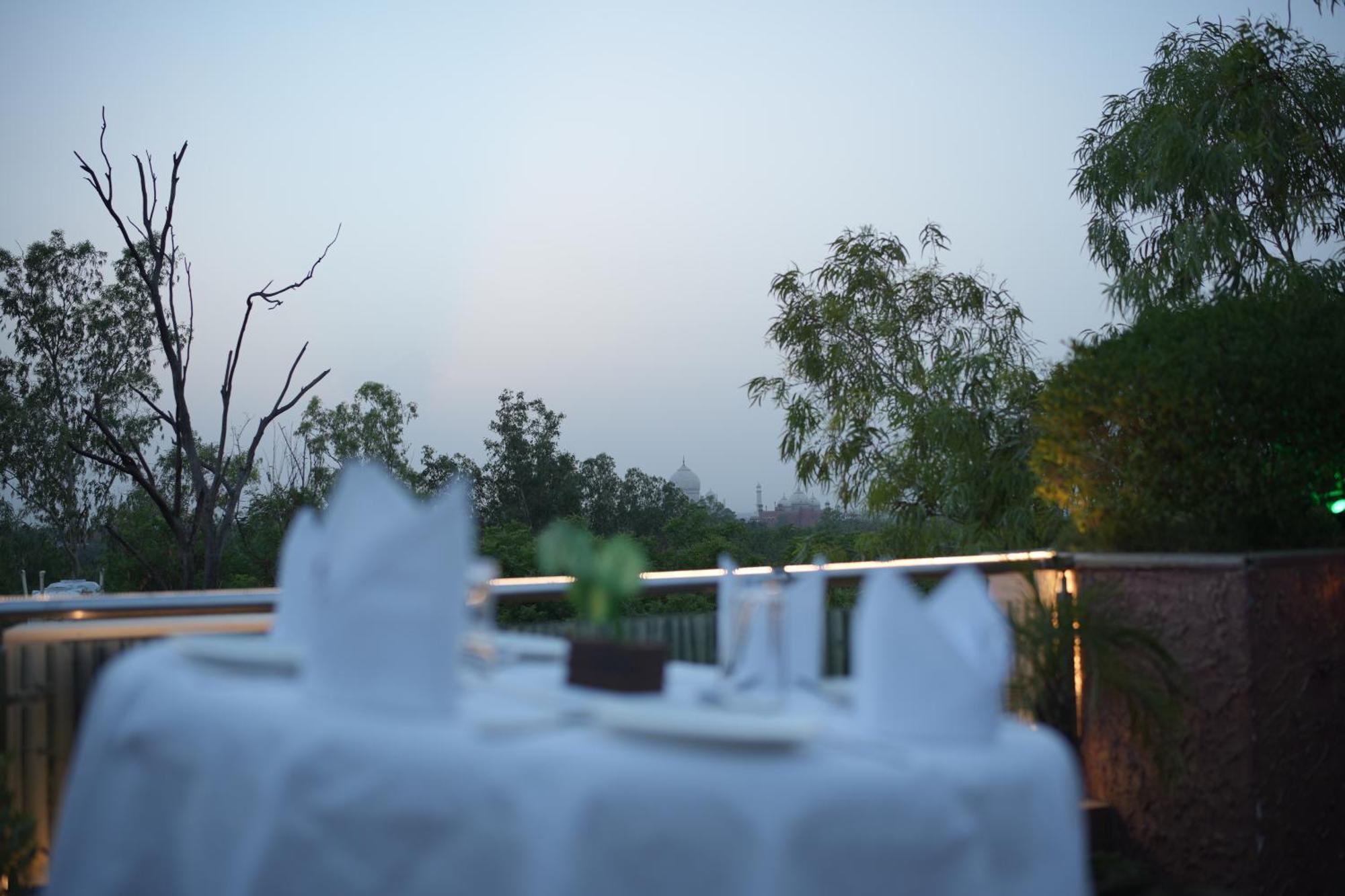 אגרה Hotel Atulyaa Taj מראה חיצוני תמונה