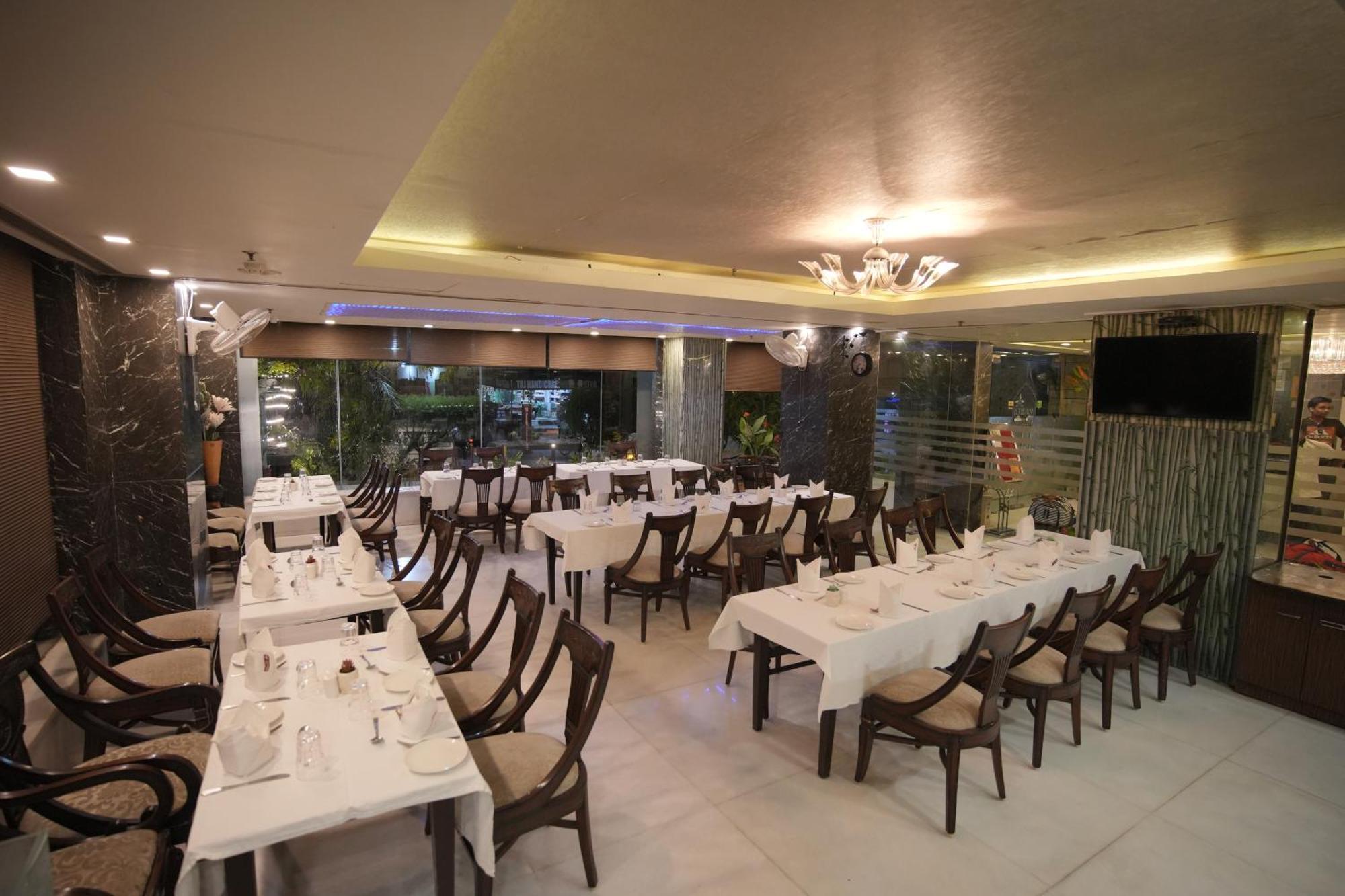אגרה Hotel Atulyaa Taj מראה חיצוני תמונה