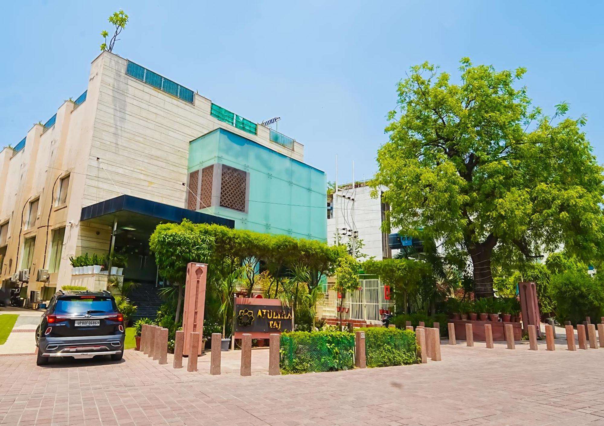 אגרה Hotel Atulyaa Taj מראה חיצוני תמונה