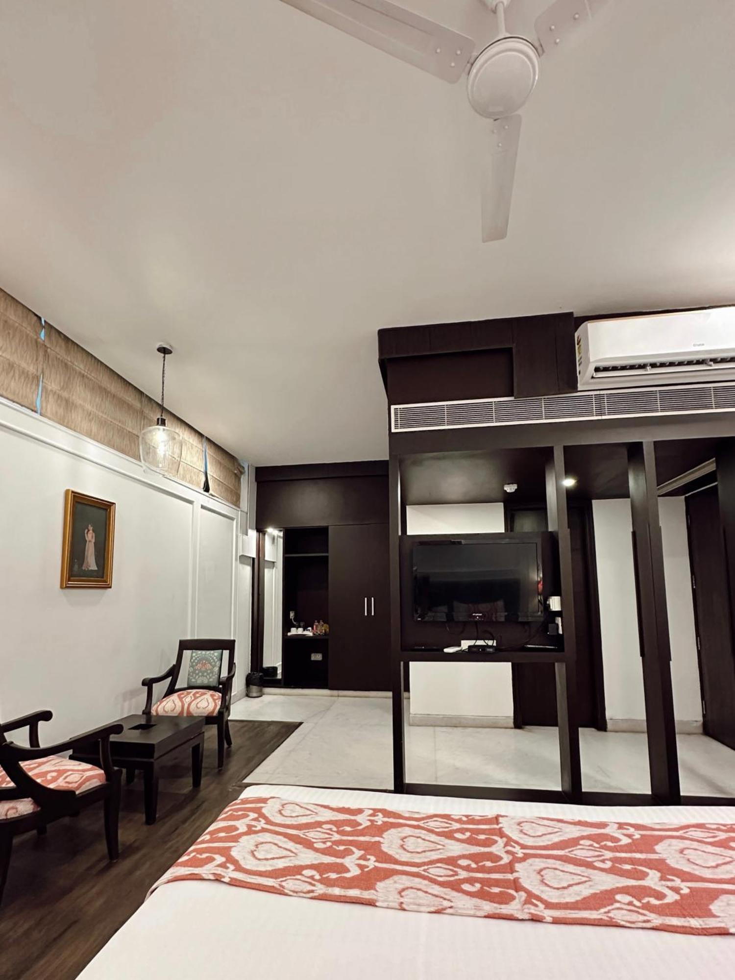 אגרה Hotel Atulyaa Taj מראה חיצוני תמונה